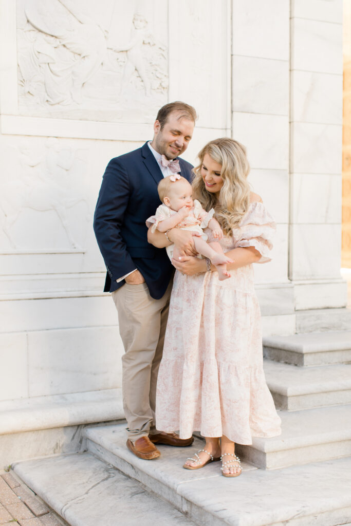 Parents laughing with their children during a family photo session at the Brooks Museum in Memphis